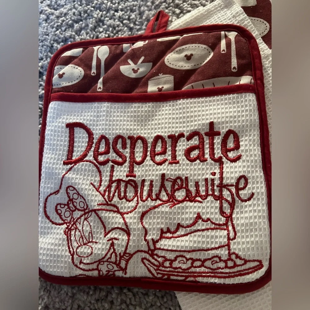 Desperate Housewife Minnie Mouse Towel Set